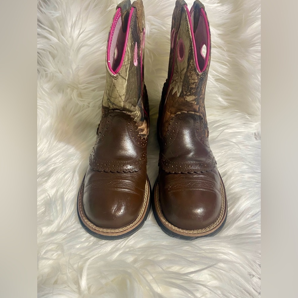 Ariat Brown and Camo Boots with Pink Trim - Picture 10 of 14